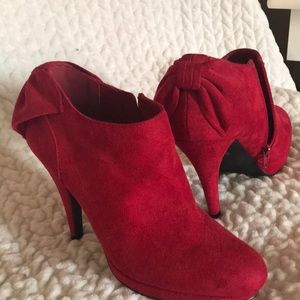 Like New! Worn 3 times 7M